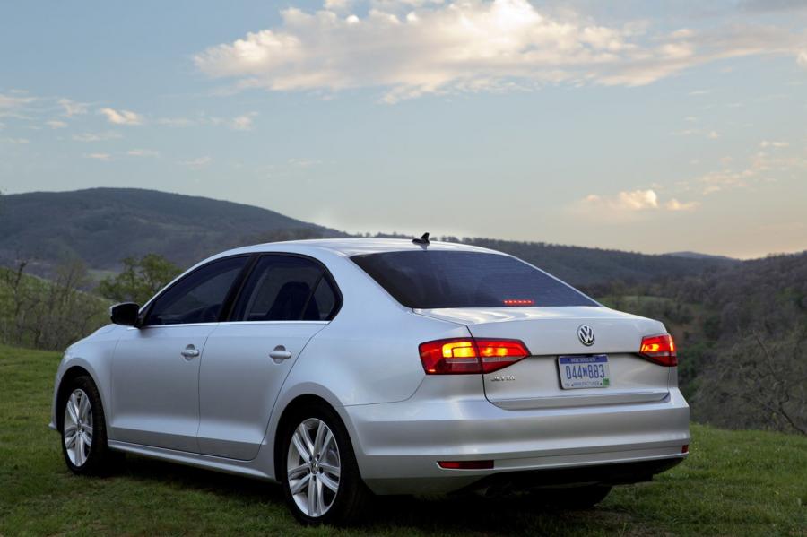  Volkswagen Jetta 2015 года  (US) (фото 37 из 62)